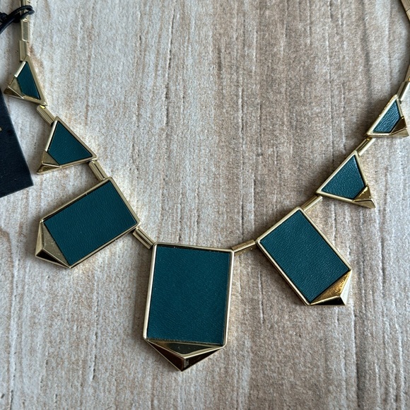 House of Harlow 1960 Green & Gold Necklace - Picture 3 of 5